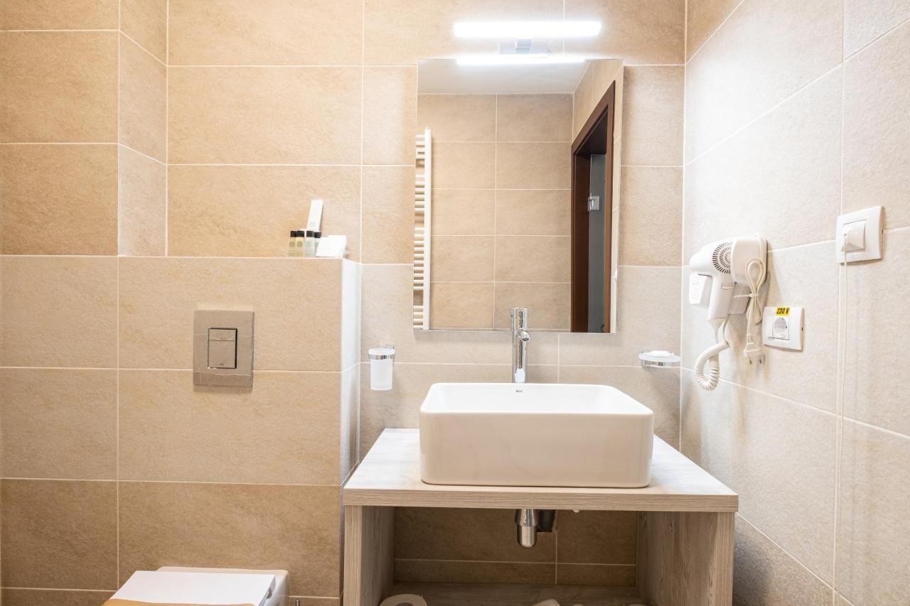 Fiald Hotel & Spa Bacau Luaran gambar